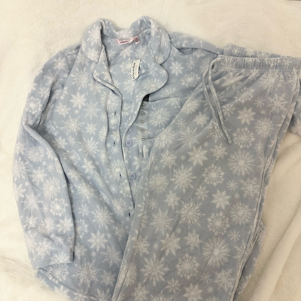 La vie en rose snowflake christmas pajamas